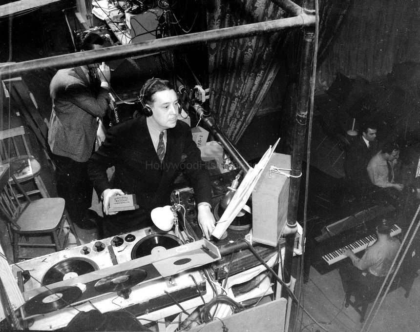 CBS-KNX 1941 Columbia Square Radio Hollywood wm.jpg